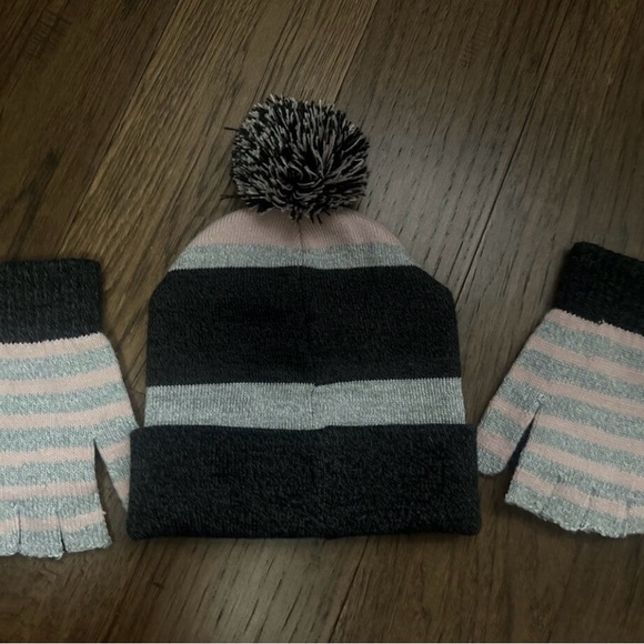 Disney Mickey Mouse Winter Hat and Mittens - Picture 2 of 2